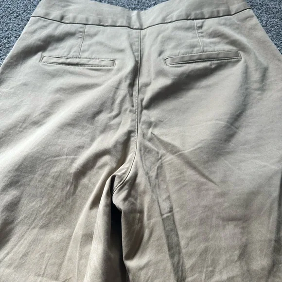 Gap wide leg cropped khaki size 6 - Picture 2 of 3